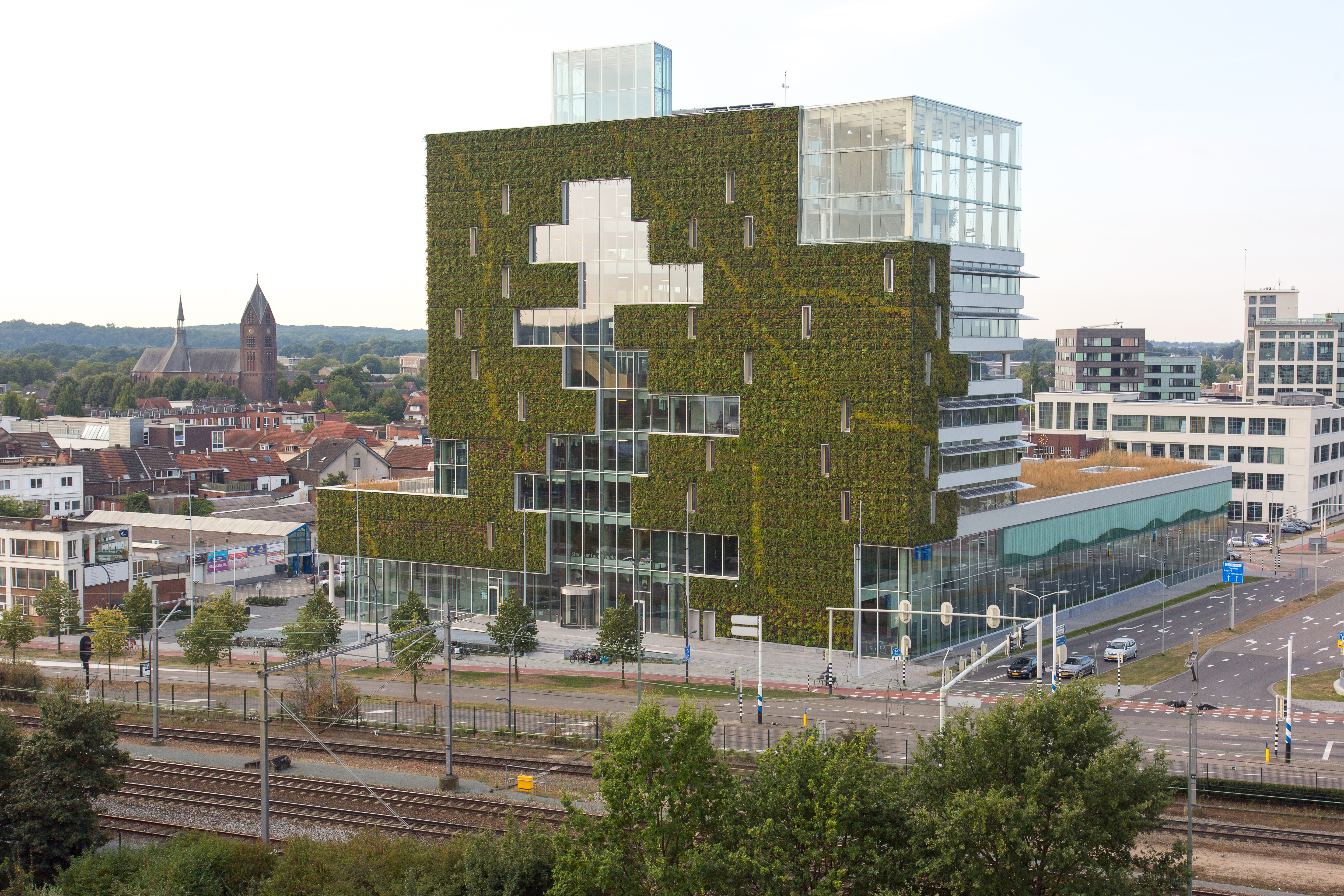 De duurzame gevel van het nieuwe duurzame stadkantoor van gemeente Venlo