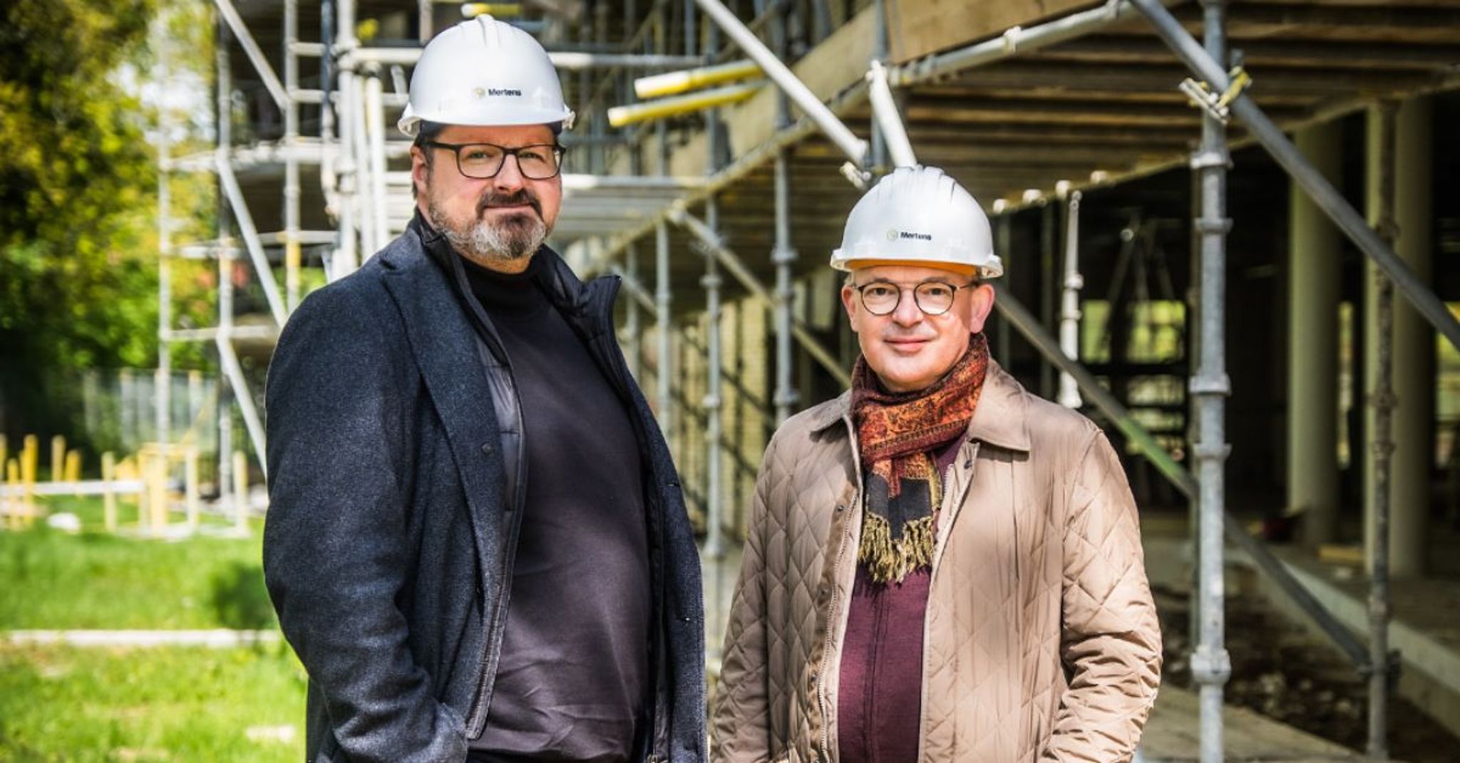 Christian Wilbach en Jean van den Hoff op de bouwplaats.