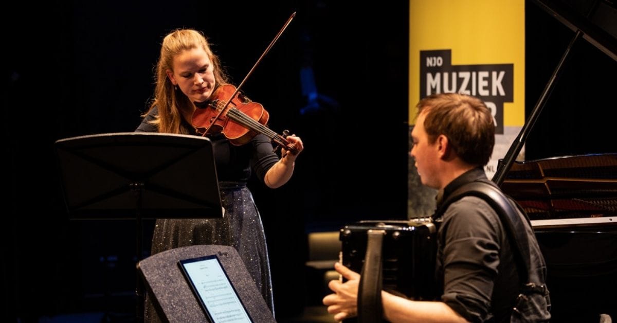 Violiste Coraline Groen treedt op tijdens NJO Muziekzomer 2022.