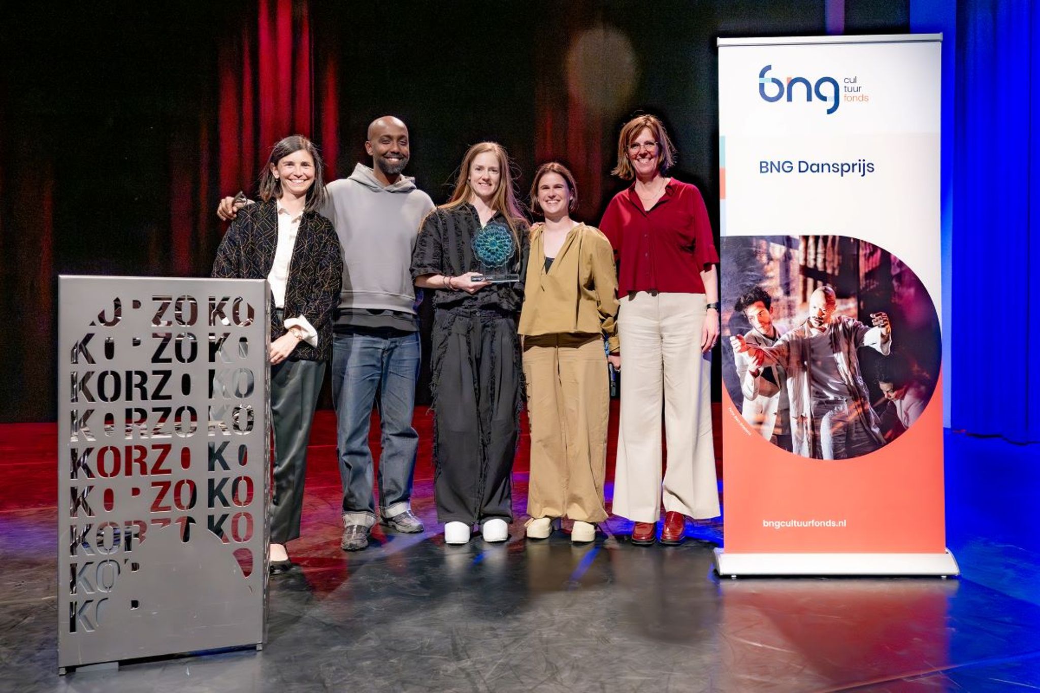 Choreografenduo Lunatics & Poets wint de BNG Dansprijs 2026. Anna Jacobs en Hanna van der Meer kregen de prijs uitgereikt in theater en makershuis Korzo.