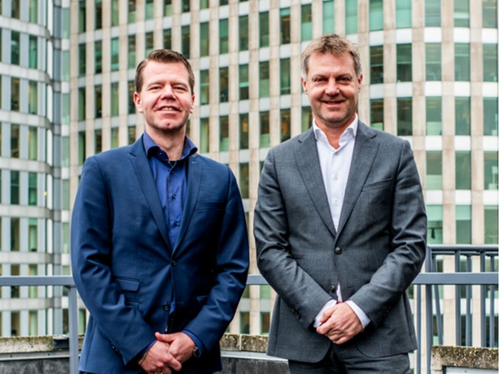 Adamo Ritmeester, directeur Financiën, Bedrijfsvoering en ICT bij Staedion en Gijsbert van Herk, bestuursvoorzitter bij Staedion. 