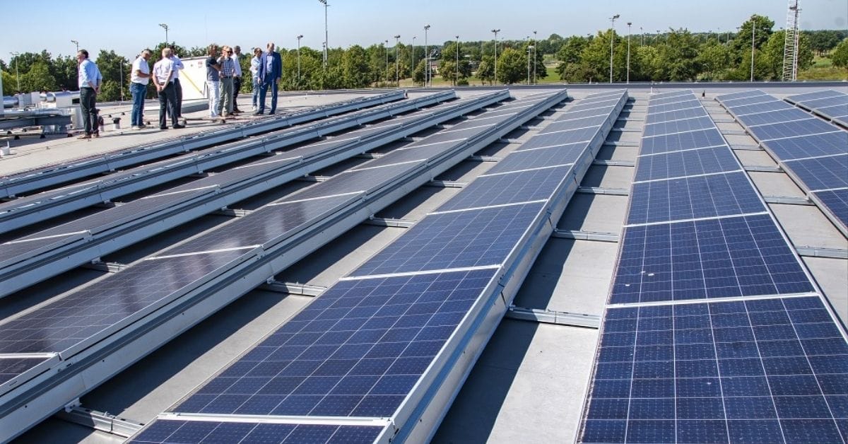 Zonnepanelen van de duurzame sportaccommodatie in Hilvarenbeek
